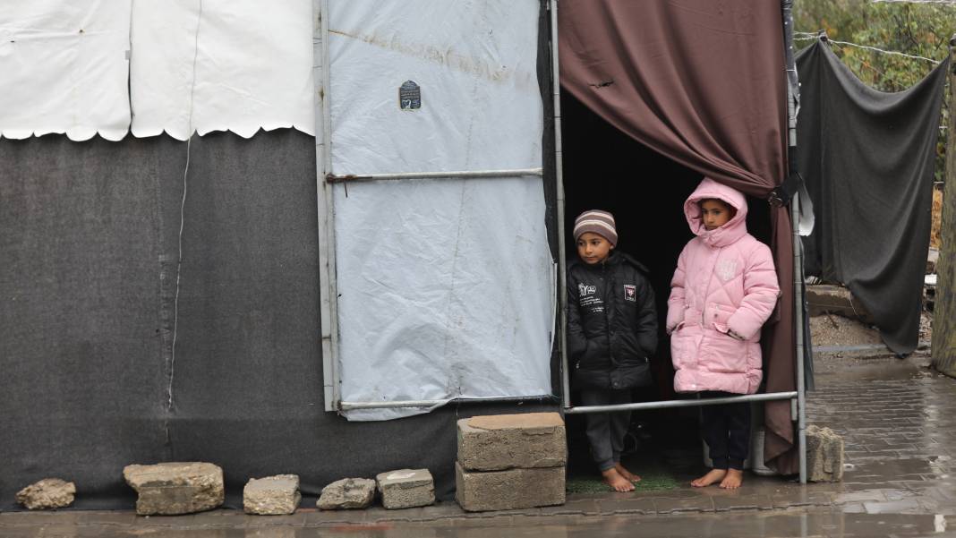 Gazze'deki çadır kamplarını vuran yağış felaketi 10